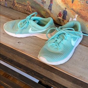 Girls Nike tennis shoes